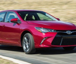 Là 'thần giữ giá' tại Việt Nam, Toyota Camry lại lọt top xe mất giá "thảm" tại Mỹ