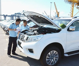 Việt Nam nhập độc nhất 1 chiếc ô tô trong đợt nghỉ Tết