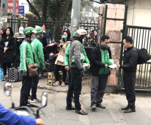 Xe ôm GrabBike 'nhái' tràn lan Hà Nội