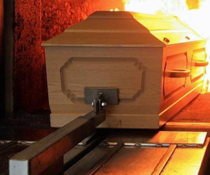 Ba năm sau khi hỏa táng, gia đình phát hiện thi thể người thân vẫn ở trong nhà tang lễ