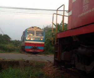Hai tàu hỏa suýt tông nhau ở ga Dầu Giây