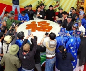 Sầm Sơn dừng làm bánh giầy 3 tấn dâng lễ hội đền Hùng