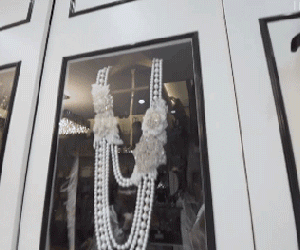 Căn phòng để đồ rộng bằng căn hộ với khóa vân tay, chứa 200 túi Hermes, 300 đôi giày và núi đồ hiệu xa xỉ của bà hoàng thời trang Singapore