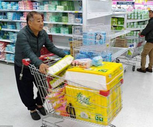Dân Đài Loan đổ xô mua giấy vệ sinh, lãnh đạo kêu gọi bình tĩnh