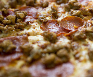 Người đàn ông mua pizza với 10.000 Bitcoin trở lại sàn tiền ảo