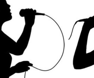 Cầm 3 con dao sang đâm gục hàng xóm vì hát karaoke quá to