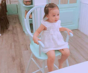 Sau thời gian dài giấu kín, Lưu Hương Giang lần đầu khoe ảnh cận mặt con gái thứ 2