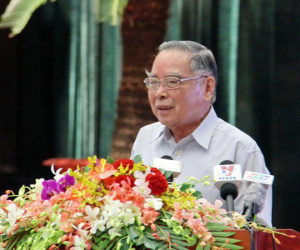 Sức khỏe của nguyên Thủ tướng Phan Văn Khải có khá hơn nhưng vẫn đang phải thở máy