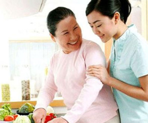 Thương mẹ chồng như mẹ đẻ, chị em bên chồng nói tôi giả tạo