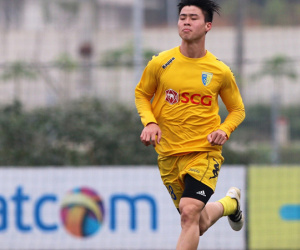 Cầu thủ U23 Việt Nam xin được 'xuống mặt đất'