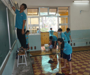 Học lớp 12, con gái tôi không biết nấu mì gói
