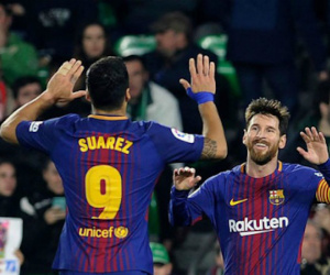 Messi và Suarez ghi nhiều bàn hơn 74 đội ở năm giải hàng đầu