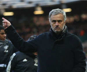 Mourinho đau đầu vì không khí buồn tẻ ở Old Trafford