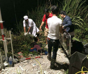 Người bị thương nằm la liệt ở hiện trường xe khách rơi xuống vực sâu 70m đèo Lò Xo