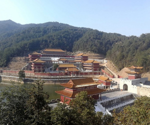 Trường sở như hoàng cung, giảng dạy như thiết triều