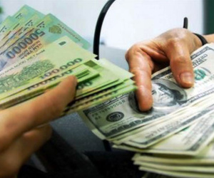 Tỷ giá USD/VND miệt mài 'leo dốc'