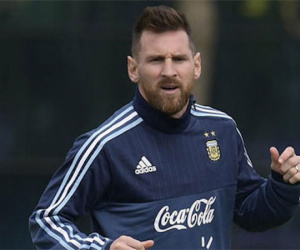 Messi sắp tập luyện trên sân của Real Madrid
