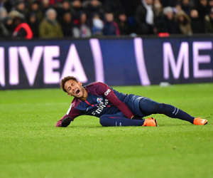 Neymar phải phẫu thuật và có thể nghỉ hết mùa giải