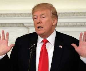 Vì sao một loạt trợ lý thân tín của ông Trump từ chức?