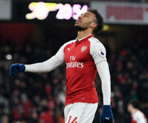 Wenger bảo vệ Aubameyang và Mkhitaryan sau trận thua Man City