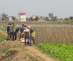 Kinh hoàng phát hiện xác nam giới bên xe máy