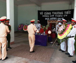 Lễ truy điệu thượng sĩ cứu người hy sinh đẫm nước mắt