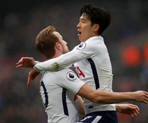 Son Heung-min lập cú đúp, Tottenham cách Man Utd một điểm