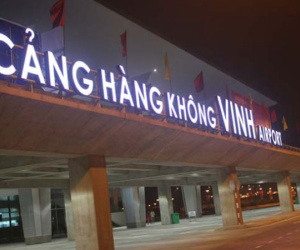 Thanh niên tâm thần vượt rào an ninh trèo lên máy bay sắp đón khách