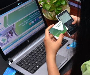 Vì sao ngân hàng tăng phí dịch vụ?