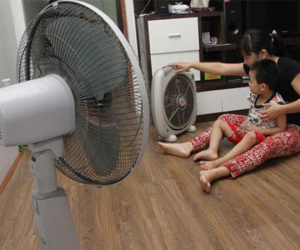 Nhà nồm, đổ mồ hôi thì đừng bật quạt, làm theo 3 cách này đảm bảo nhà khô ngay