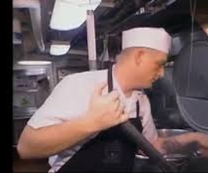 Video: Bếp ăn phục vụ 5.000 thủy thủ trên tàu sân bay Carl Vinson