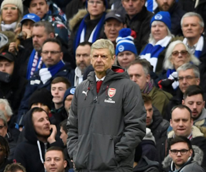 Wenger từ bỏ cuộc đua vào top 4, nhưng không từ chức