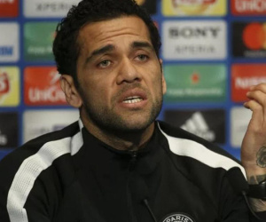 Dani Alves gây bão với phát ngôn về đồng nghiệp vừa đột quỵ