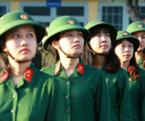 TP HCM có hai cô gái nhập ngũ