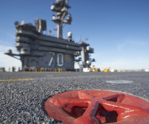 Vòng sắt đỏ lưu dấu xác Bin Laden trên tàu sân bay Carl Vinson