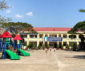 Xem xét xử lý Đảng người bắt cô giáo quỳ xin lỗi