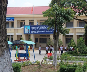 Để cô giáo phải quỳ gối trước phụ huynh: Cần cách chức hiệu trưởng vô trách nhiệm