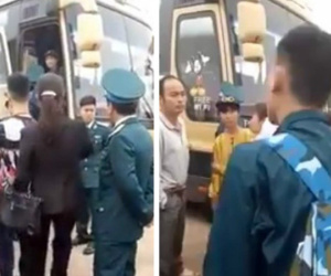 Nam thanh niên lên xe đi nhập ngũ, người thân kéo xuống chống đối
