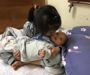 Ông bố hai con đòi bán bớt một đứa vì 'hay cãi lý, nuôi không thích nữa', dân mạng chẳng ai phản đối còn ôm bụng cười