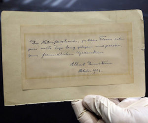 Thư tình của Albert Einstein có giá hơn 6.000 USD