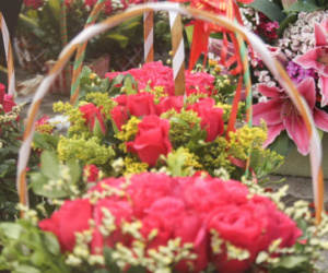 Hoa hồng dịp 8.3: Hoa vườn siêu rẻ, hoa phố vẫn đắt