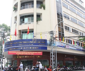 Cảnh cáo, không tái bổ nhiệm hiệu trưởng ĐH Ngân hàng TP.HCM