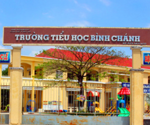 Nam phụ huynh vụ cô giáo quỳ xin lỗi bị đề nghị cảnh cáo