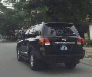 Nghệ An rao bán 2 xe tiền tỷ do doanh nghiệp tặng