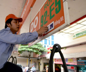 Một doanh nghiệp ở Sài Gòn kiến nghị cho sử dụng lại xăng RON 92