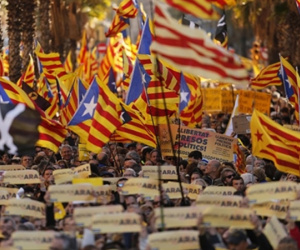 Hơn 40.000 người tuần hành đòi độc lập cho Catalonia