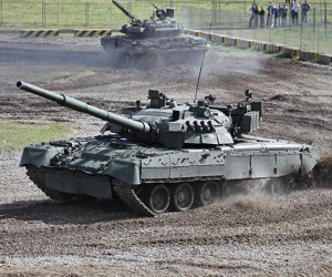 Xe tăng T-80 Nga lập đội hình, vẽ trái tim trên tuyết