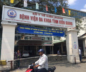 Cảnh cáo, cấm bác sĩ 'đuổi bệnh nhân' trị bệnh