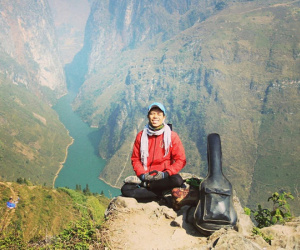 Chàng trai Phú Yên đi bộ xuyên Việt trong 113 ngày đêm chỉ với 100k và 1 cây đàn guitar