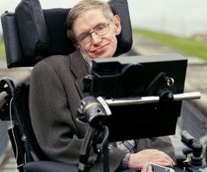 Giáo sư Stephen Hawking qua đời ở tuổi 76